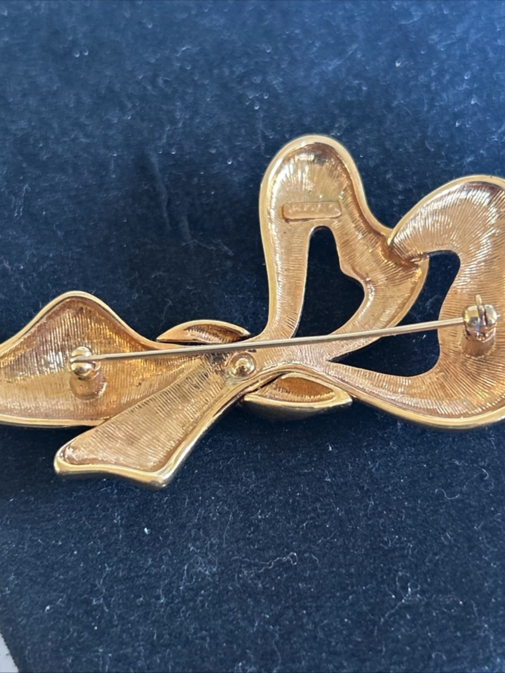 Monet Gold Heart Ribbon Brooch - Picture 6 of 7
